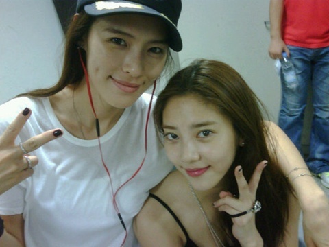Kahi and Son Dam Bi Take a Heartwarming Selca Together