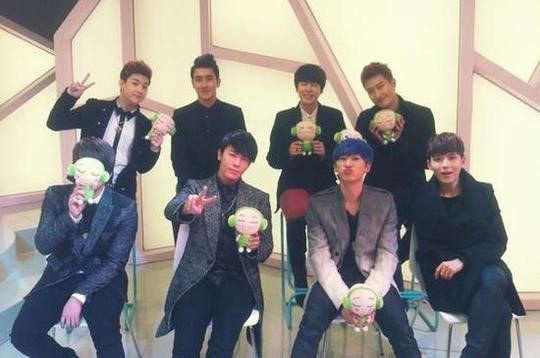 Super Junior-M Releases a Charming Group Selca