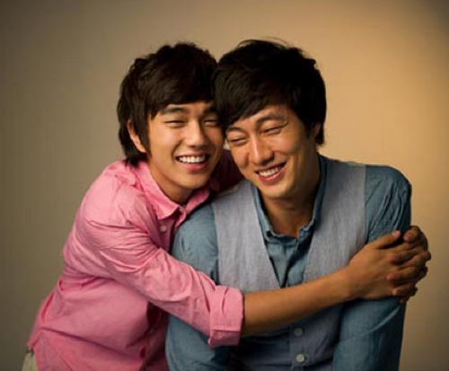 Yoo Seung Ho and So Ji Sup Look Close During Music Video Filming
