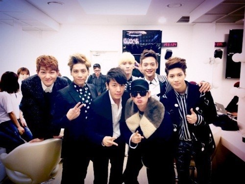 Eunhyuk Shows Support for SHINee’s “Dream Girl”