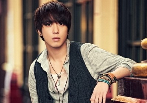 CNBlue’s Jung Yong Hwa Proudly Shows Off His New Studio