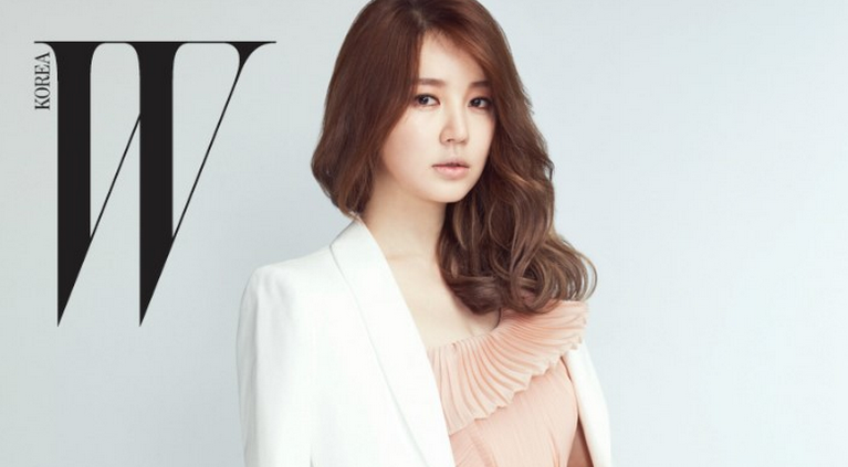 Yoon Eun Hye Looks Elegant and Graceful for “W”
