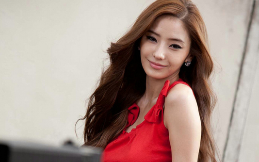 Han Chae Young Prepares for Her Photoshoots by Losing 6kg in 3 Weeks!