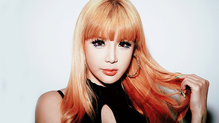 2NE1’s Park Bom Shares Thoughts Regarding Her Barefoot Performance