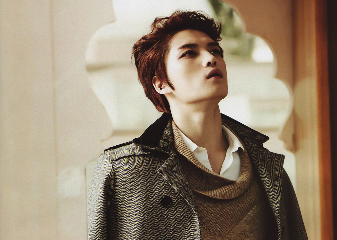 JYJ’s Jaejoong Arrives in Thailand and Freezes Airport