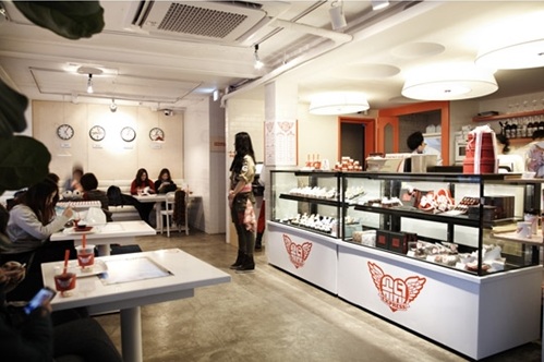 Girls’ Generation Themed Cafe Opens in Seoul