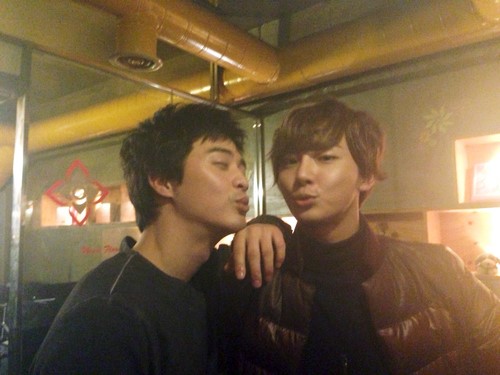 Yoon Shi Yoon and Kim Ji Hoon’s Bromance Grows as They Pucker Up Once Again