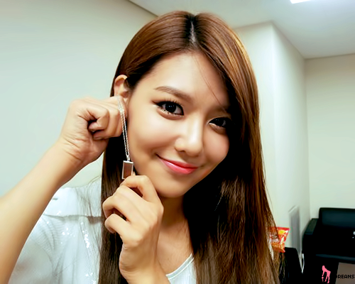 Girls’ Generation Sooyoung in CéCi’s Pictorial; Shows off Four Different Looks
