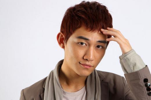 U-KISS’ AJ to Rejoin Group For March Comeback
