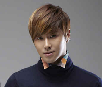 Yunho’s Fans Give Winter Coats as Gifts to 200 of “Night King” Staff