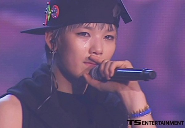B.A.P’s Zelo Cries a Storm While Reading a Letter to His Parents During Concert