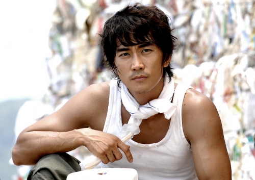 Song Seung Hun: “I Don’t Want to Remain with a Flower Boy Image”