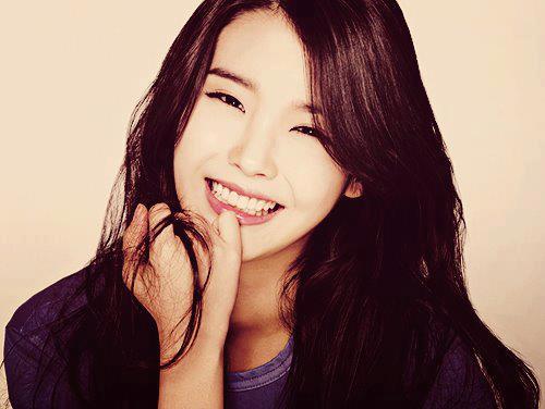 IU Posts Message on Fan Cafe: “I Have A Lot to Say But…”