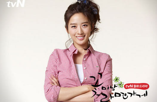 Lee Chung Ah Looks Elegant and Lovely in Black