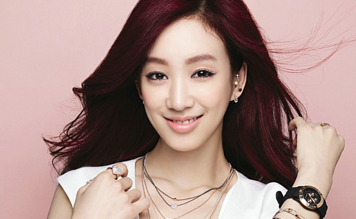 Jung Ryeo Won Impresses Fans with Her Artwork