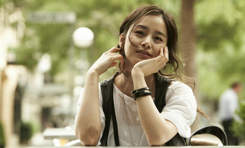 Kim Tae Hee Looks Gorgeous in Latest CF