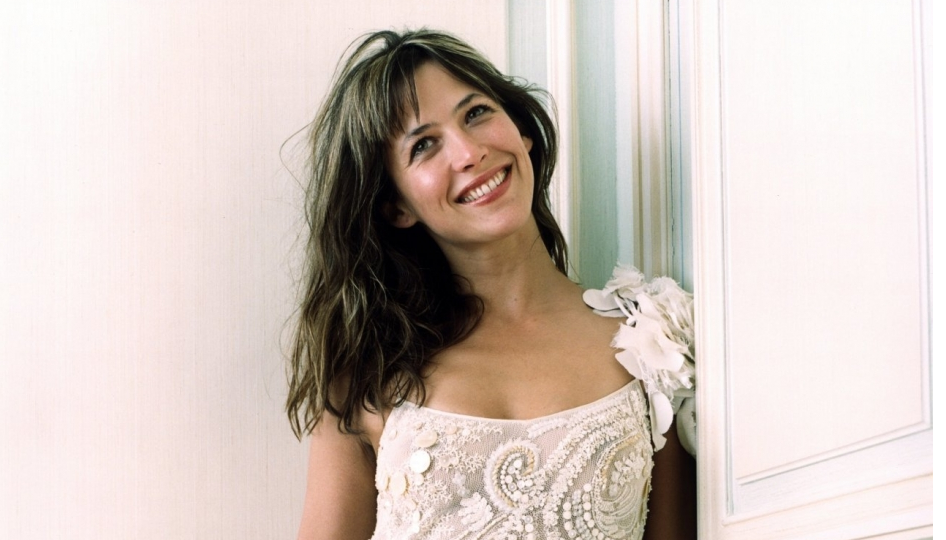 French Actress Sophie Marceau Performs “Gangnam Style” Horse Dance