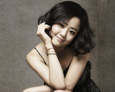 Actress Moon Geun Young Bakes Cookies For Her Fans