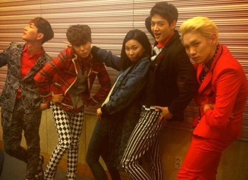 Jang Yoon Ju And SHINee Strike High Fashion Model Poses