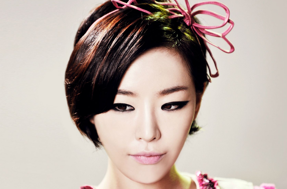Celebrities Look Different Without Double Eyelids?