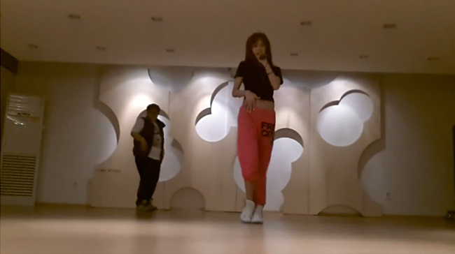 G.NA Reveals Dance Practice for “Oops!”