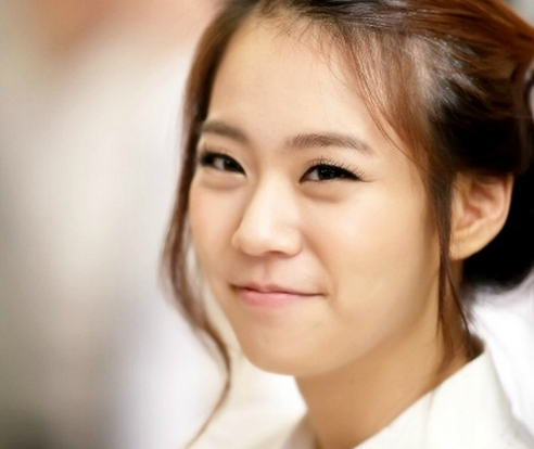 KARA’s Han Seung Yeon Looks Lovely in Traditional Hanbok