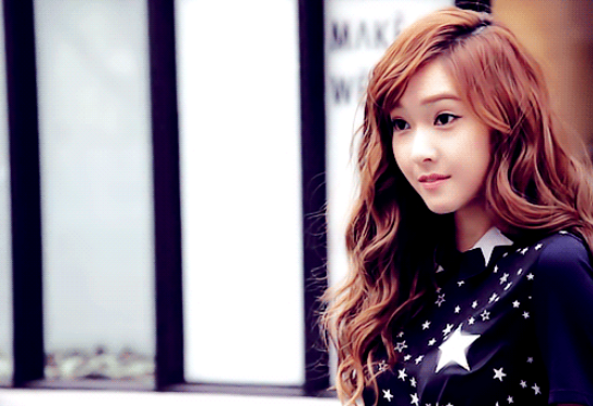 Girls’ Generation’s Jessica Looks Beautiful at the Airport