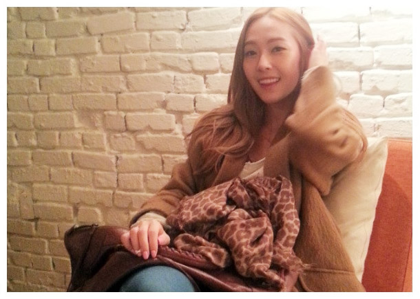 Jessica Looks Beautiful and Feminine as a Blonde