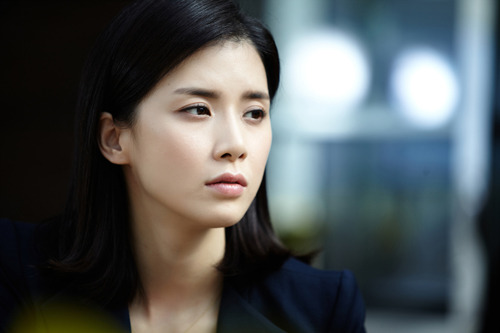 Lee Bo Young Is Chosen to Represent Phillips