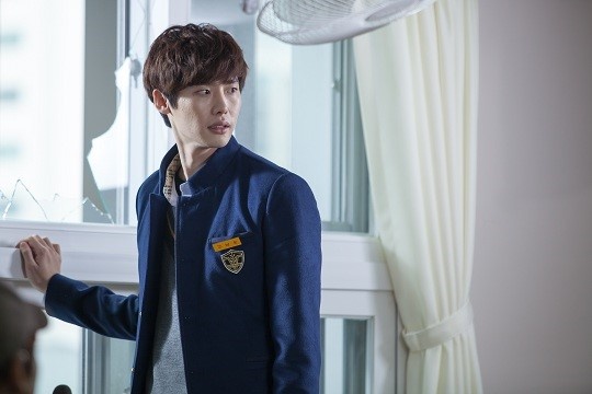Lee Jong Suk: “I Want to Play the Role of Homme Fatale or Evil Psychopath in the Future”