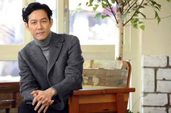 Lee Jung Jae Joins JYJ and Song Ji Hyo’s Agency C-Jes Entertainment
