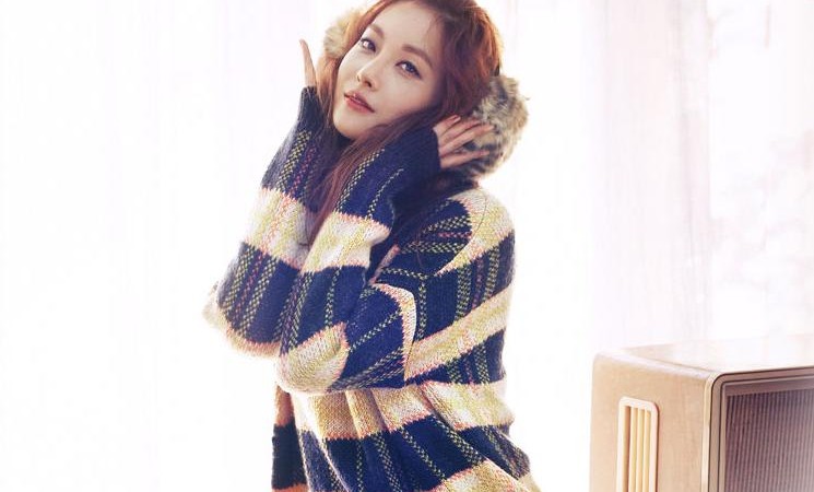 Oh Yeon Seo Sports See-Through Blouse in “Elle”