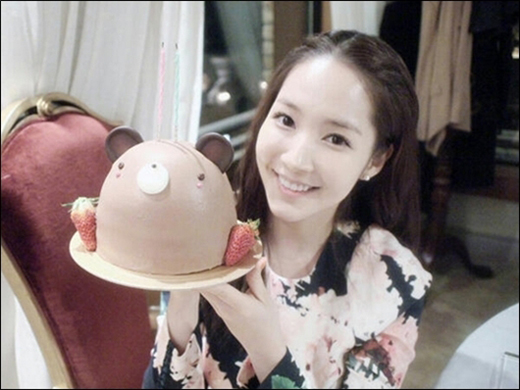 Park Min Young Celebrates Her Birthday with a Chocolate Cake Selca