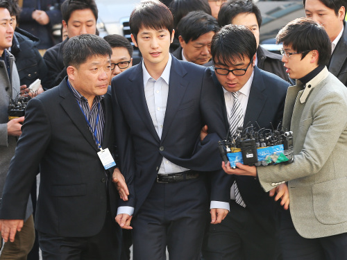 Park Shi Hoo and “A” Both Take a Lie Detector Test