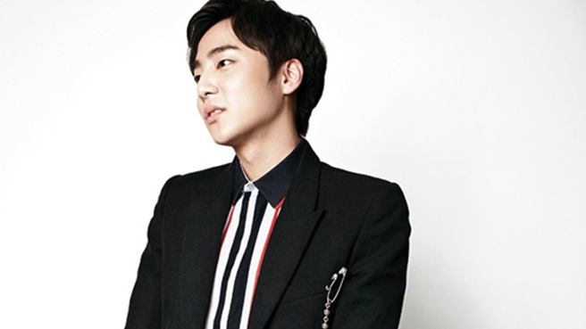 Roy Kim Sports Funky Hairstyle in Practice Clip for “Spring Spring Spring”