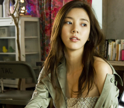 Son Dam Bi Reveals Her Selca Taken Wearing a Bathrobe
