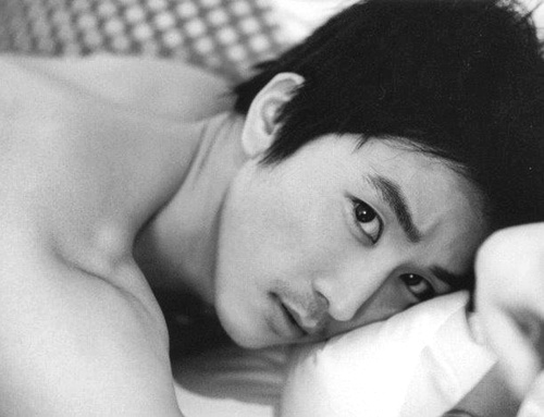 Song Seung Hun Positively Reviewing Steamy Rated-R Romance Film
