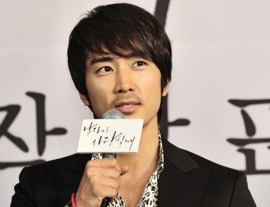 Song Seung Hun Talks About Marriage: “Becoming a Father is Hard”