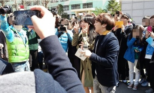 miss A Suzy Makes a Surprise Visit to Konkuk University