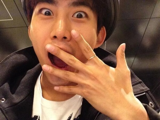 2PM’s Taecyeon Shows Off His Ring