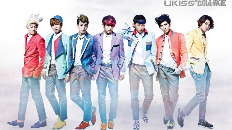 U-Kiss Snaps a Photo with Backstreet Boys in Malaysia