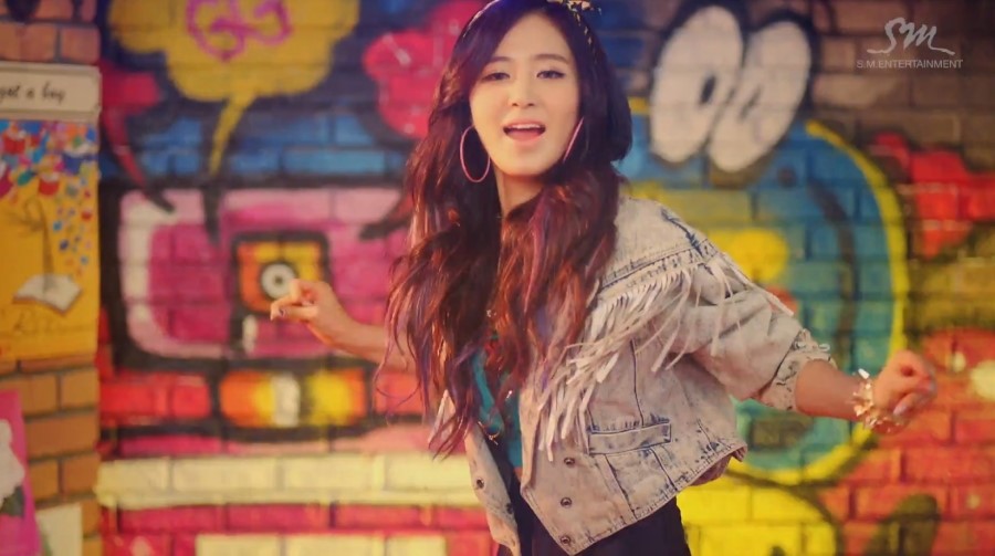 Yuri Prepares Herself for Arena Concert by Stretching in Backstage