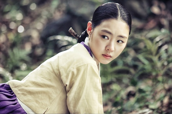 Lee Yeon Hee Was Absent from the “Gu Family Book” Press Conference