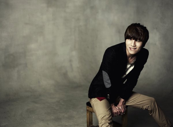 K.Will Sheds Tears While Reading Letter to Parents on “Real Men”