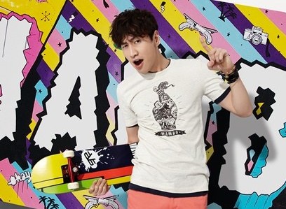 “Icon of Betrayal” Lee Kwang Soo Becomes “Icon of Fashion”