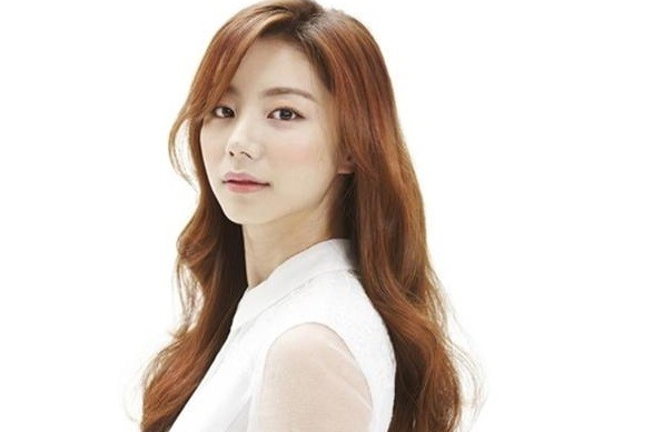 Park Soo Jin as “Spring’s First Love” for “Big Issue”