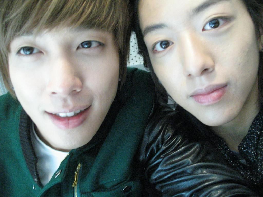 CNBlue’s Jung Yong Hwa and Lee Jung Shin Express Their Plane Phobia in a Song