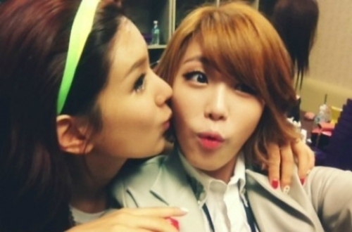 Secret’s Hyosung Wishes SPICA’s Yang Ji Won a Happy Birthday