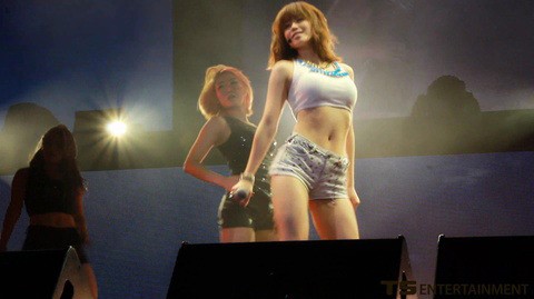 Secret’s Hyosung Shows Off Smoking Hot Body in Singapore