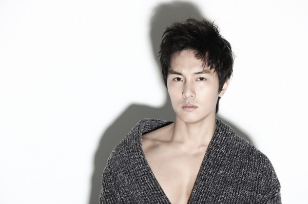 Shinhwa’s Kim Dongwan Leaves Agency and Will Leave for Canada to Study Language